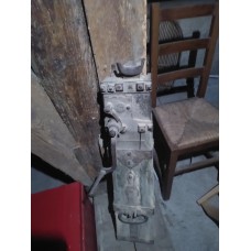 Très vieux  cric  bois - métal
